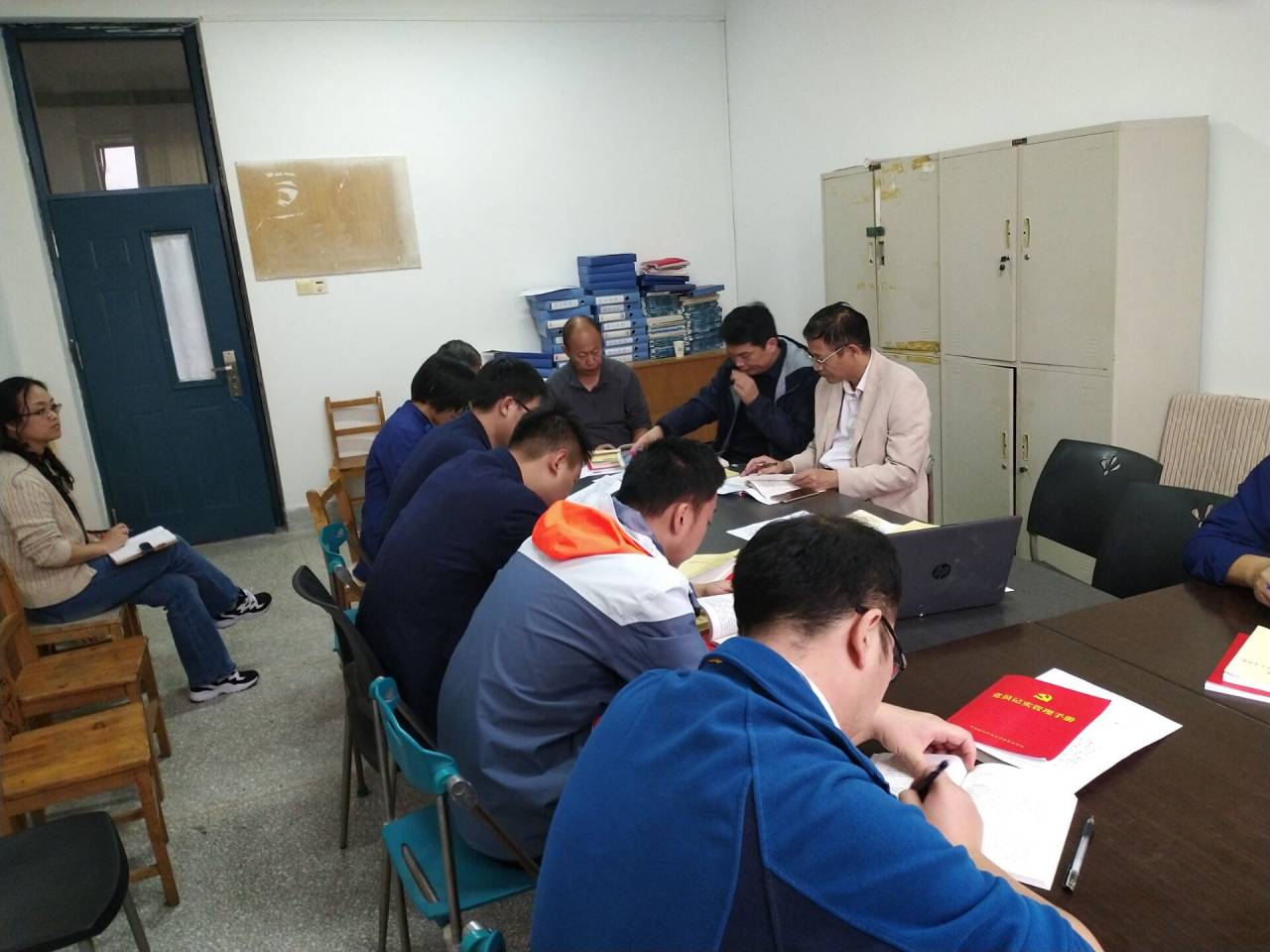 汽車工程學(xué)院主題教育學(xué)習(xí)扎實(shí)深入