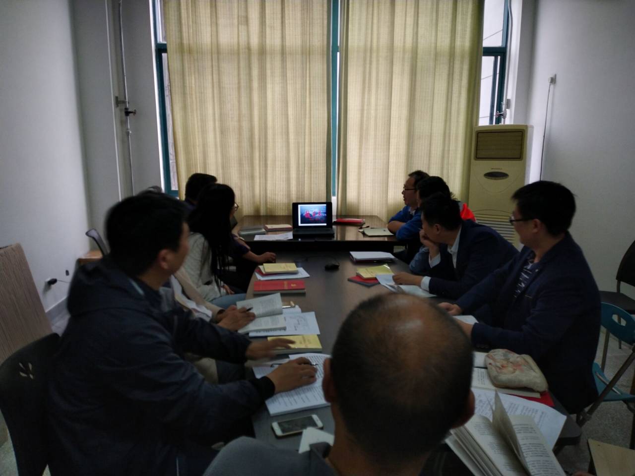 汽車工程學(xué)院主題教育學(xué)習(xí)扎實(shí)深入