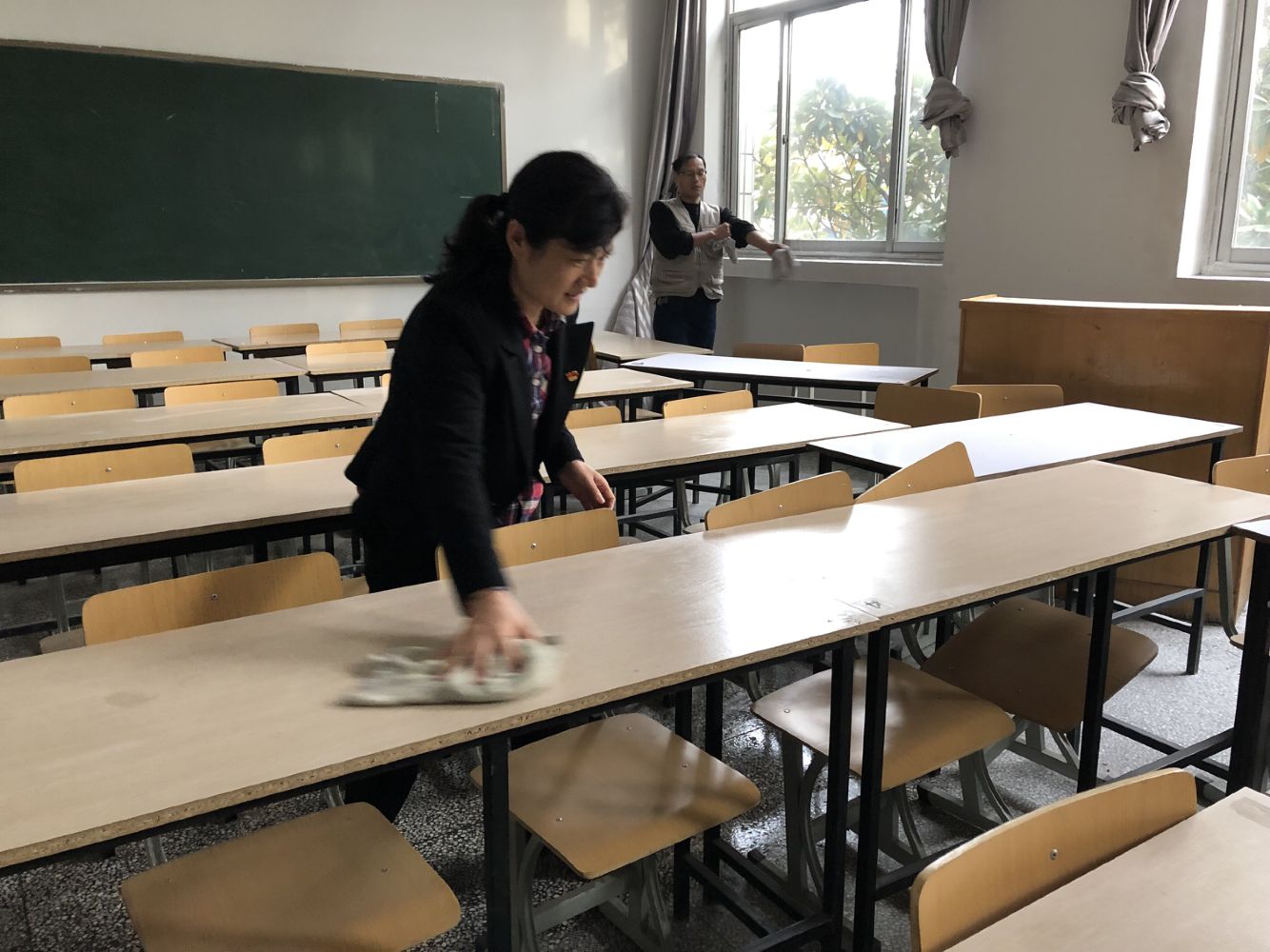 服務(wù)群眾，從身邊小事做起 ——記遠(yuǎn)程開放教育學(xué)院黨支部志愿服務(wù)活動(dòng)
