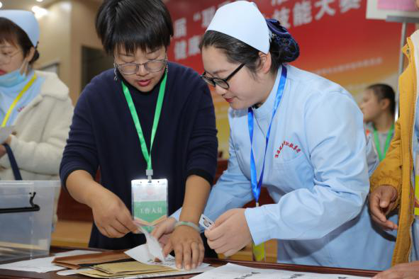 黨員示范樹(shù)形象，爭(zhēng)先創(chuàng)優(yōu)展風(fēng)采