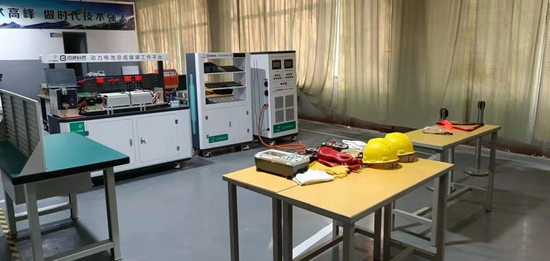校黨委書記、校長石月榮到汽車工程學(xué)院慰問省賽集訓(xùn)師生