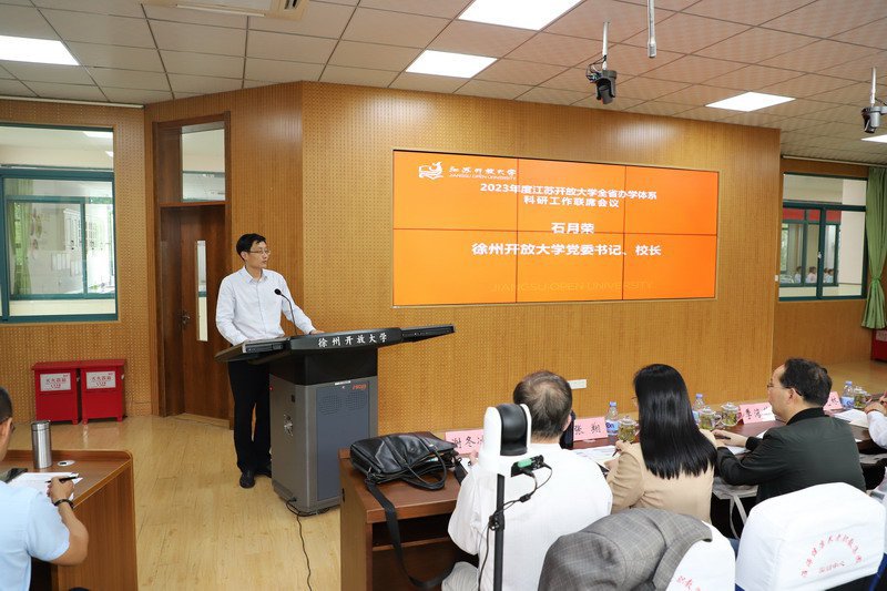 我校黨委書(shū)記、校長(zhǎng)石月榮致辭