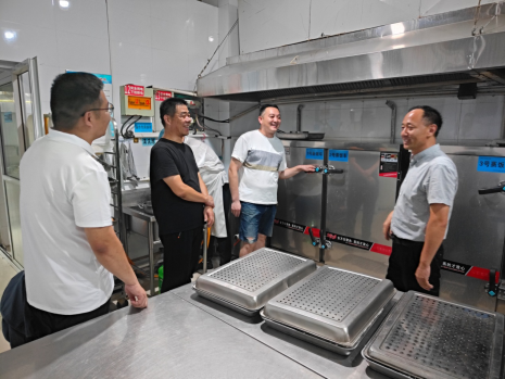 檢查楚河校區(qū)食堂生產(chǎn)車(chē)間