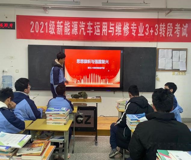 汽車工程學(xué)院共青團(tuán)員開展民主評(píng)議活動(dòng)